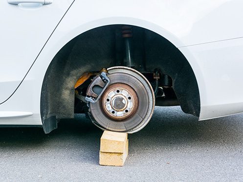 Como evitar o furto das rodas do meu carro? O que devo fazer?